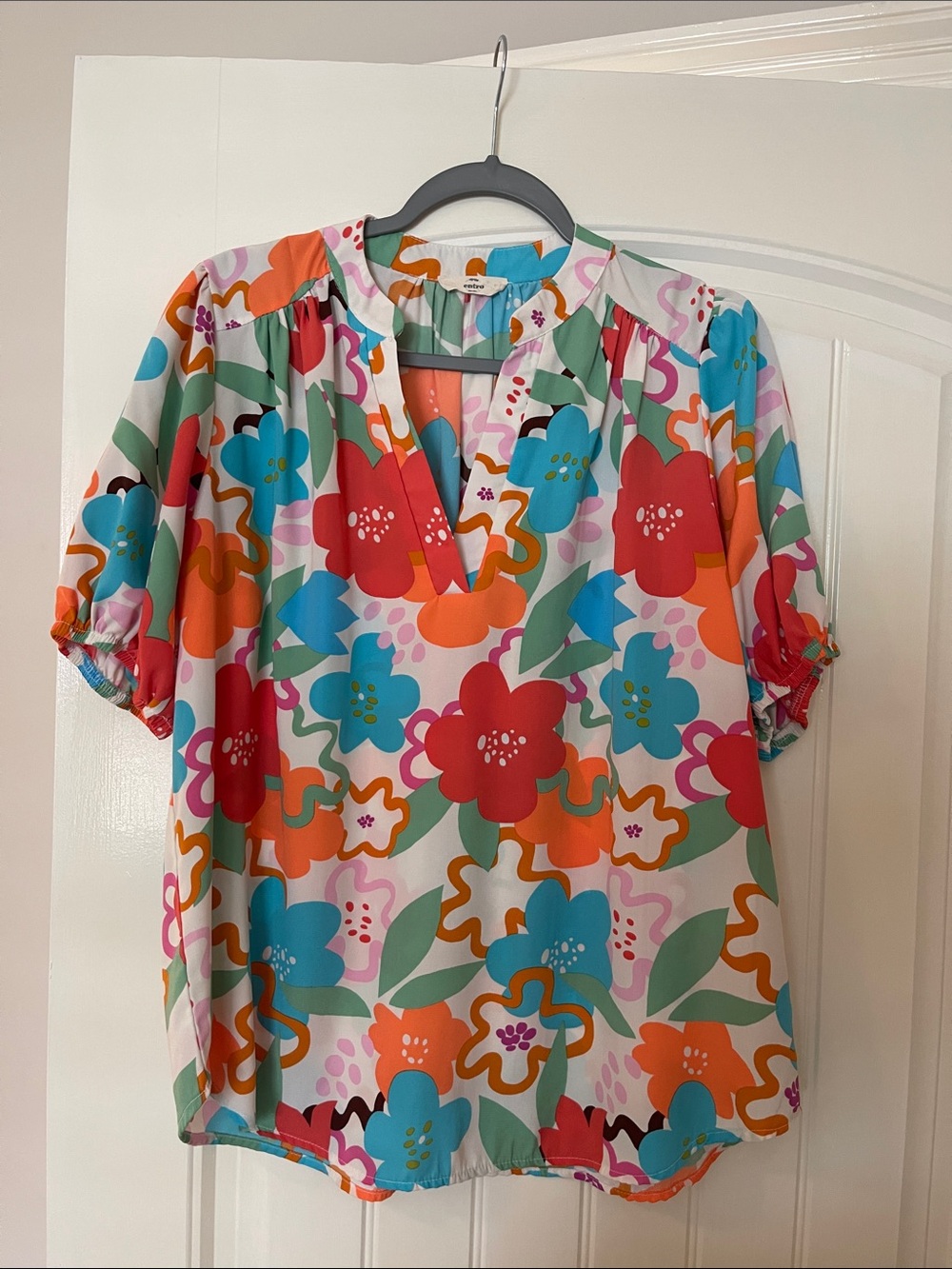 Entro Floral V-Neck Puff Sleeve Blouse